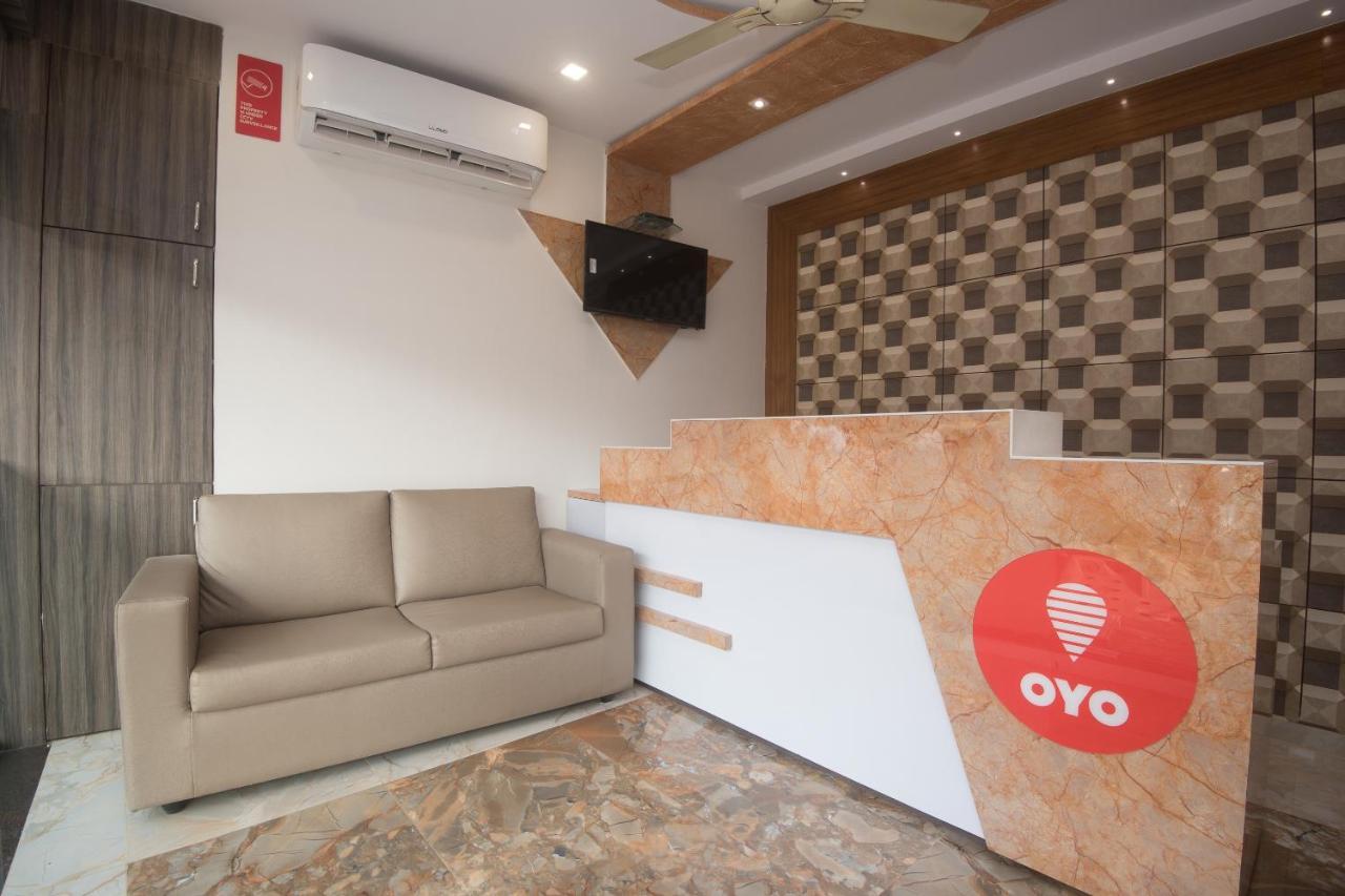 Oyo 14056 Golden Arch Hotel Mumbai Kültér fotó