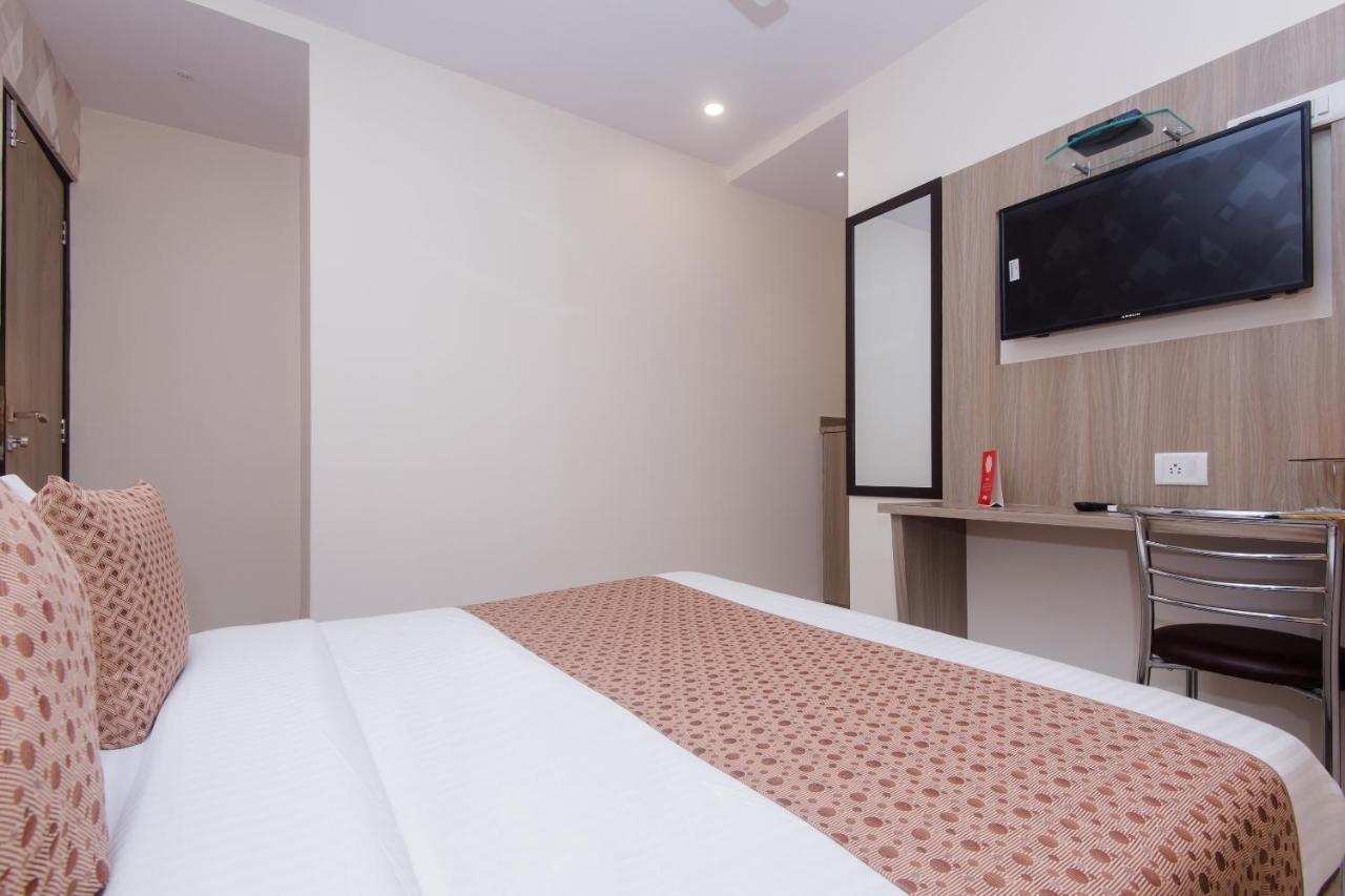 Oyo 14056 Golden Arch Hotel Mumbai Kültér fotó